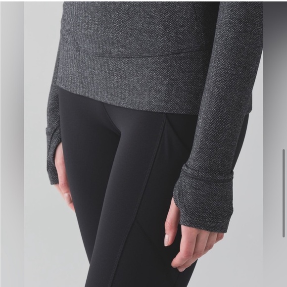 Lululemon Think Fast Pullover
Heathered Herringbone Heathered Black - Picture 4 of 9